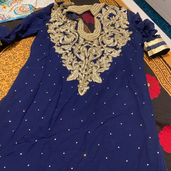 A royal / navy blue dress ... 3 pieces dress.. - Picture 2 of 6